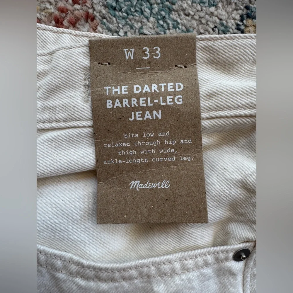 NWT Madewell The Darted Barrel Leg Jean
Size 33 - Picture 8 of 9